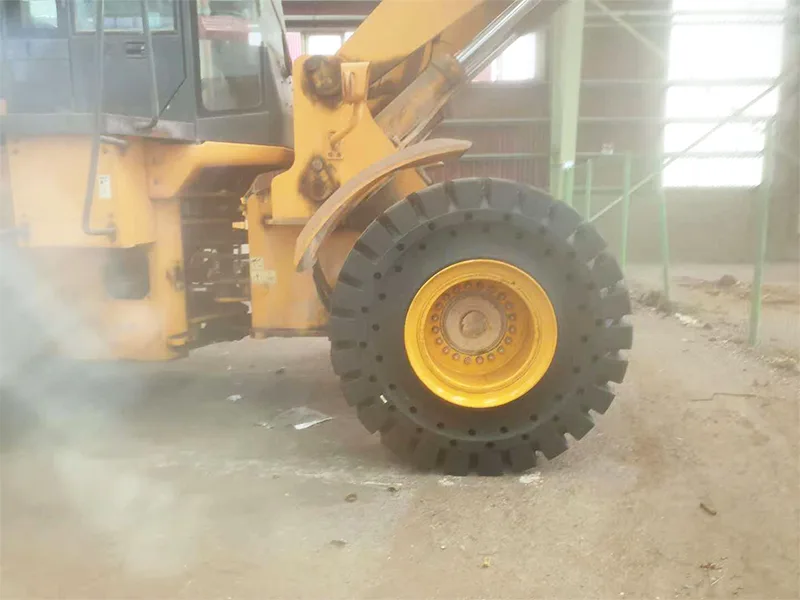 ဘရာဇီးနိုင်ငံရှိ Glass Factory တွင် 23.5-25 Solid Tires ကို အသုံးပြုသည်။ ဘရာဇီးနိုင်ငံရှိ Glass Factory တွင် 23.5-25 Solid Tires ကို အသုံးပြုသည်။